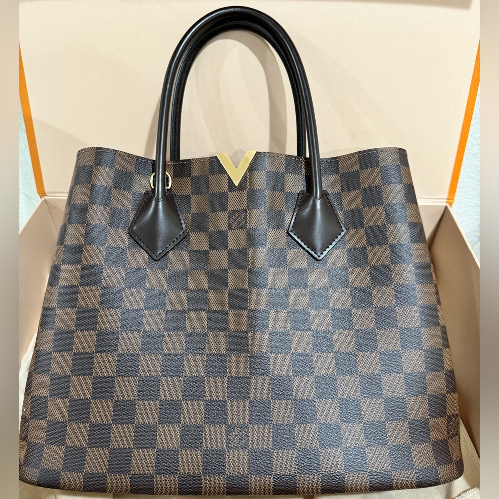 Louis Vuitton  Damier Ebene Kensington